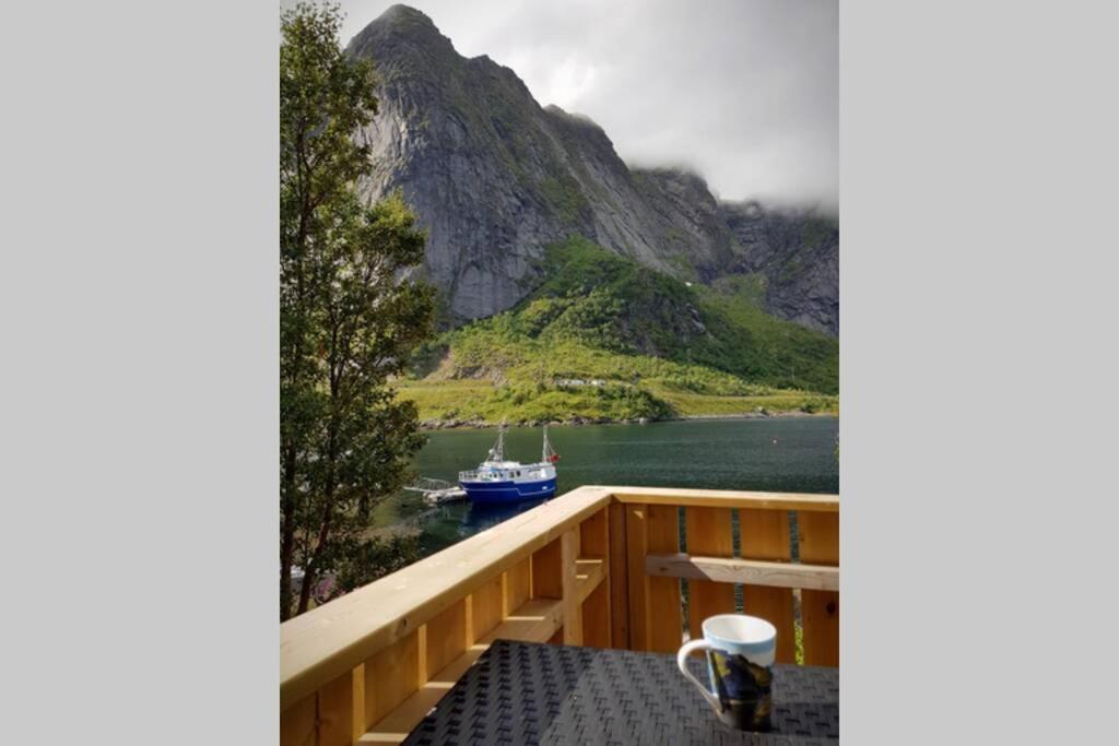Cozy House By The Fjord In The Heart Of Lofoten Reine Luaran gambar