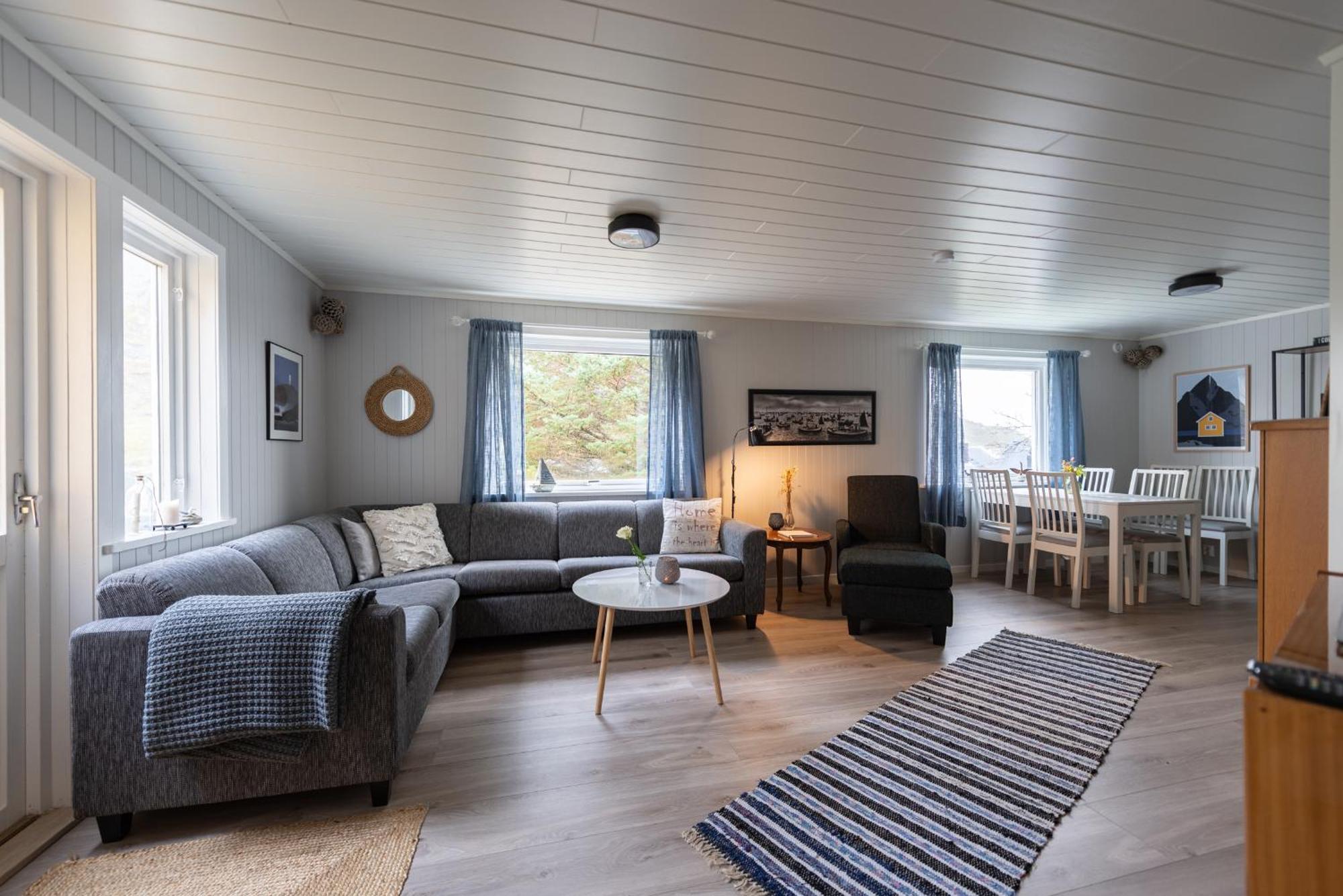 Cozy House By The Fjord In The Heart Of Lofoten Reine Luaran gambar