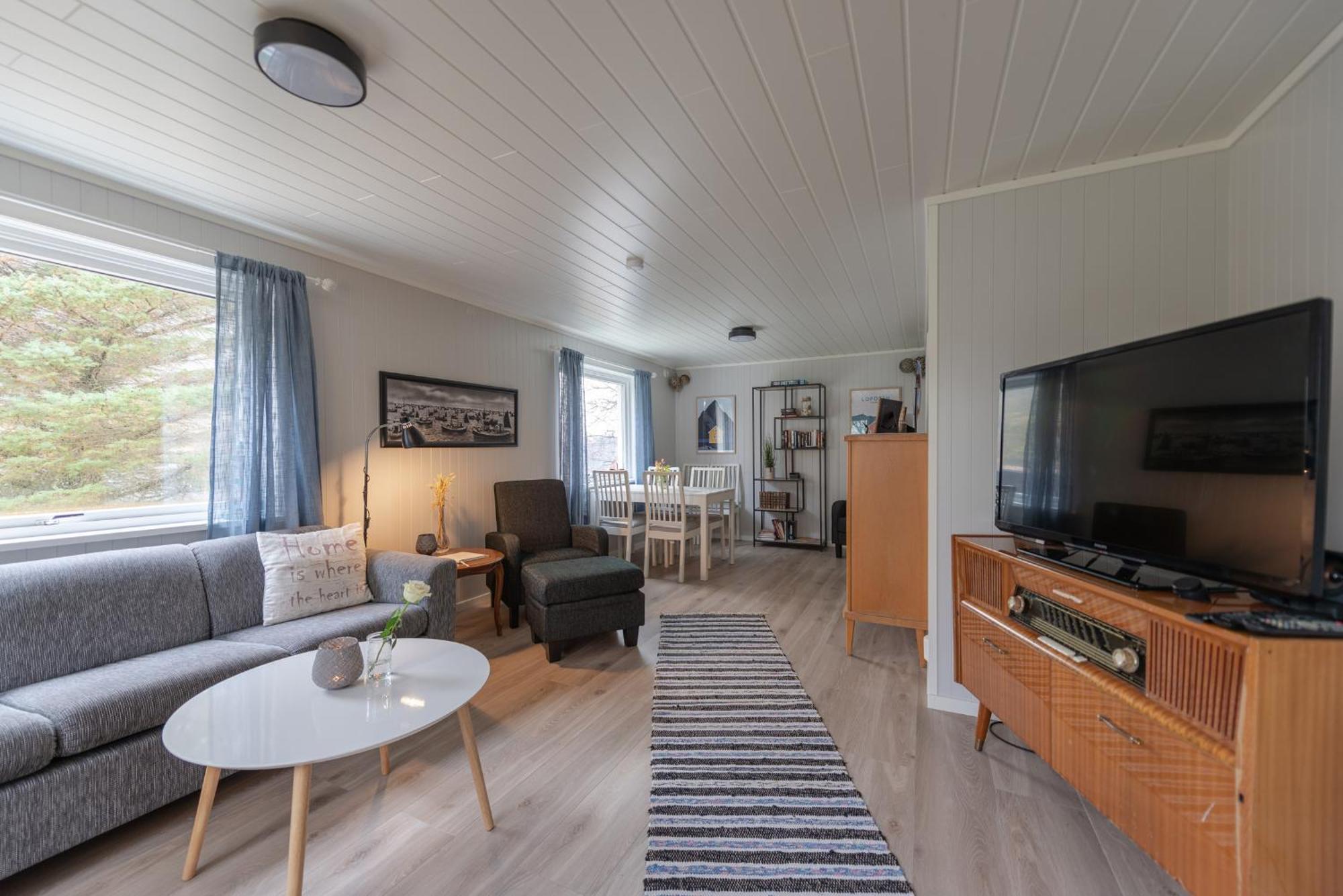 Cozy House By The Fjord In The Heart Of Lofoten Reine Luaran gambar