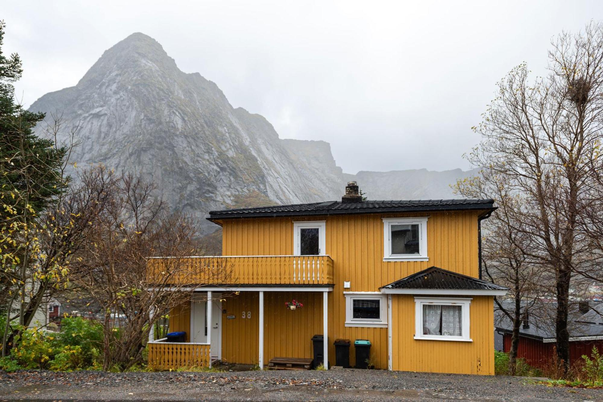 Cozy House By The Fjord In The Heart Of Lofoten Reine Luaran gambar